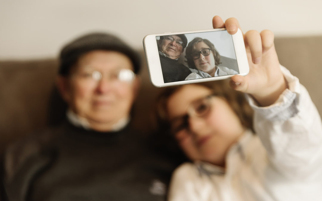 La AEPD obliga a un abuelo a borrar de Facebook las fotos de su nieto